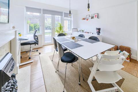 4 West Grove, Bedford, MK40 4BT