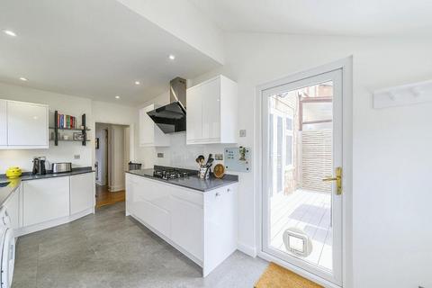4 West Grove, Bedford, MK40 4BT