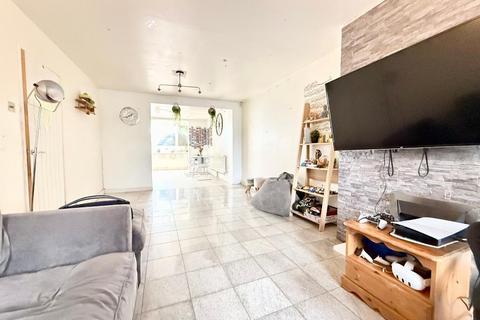 4 bedroom semi-detached house for sale, Sundon Park Road, Sundon Park, Luton, Bedfordshire, LU3 3AS