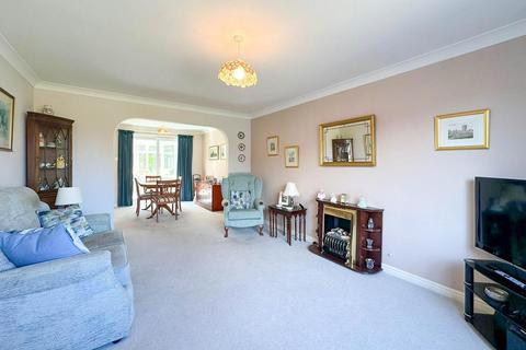 38 Azalea Drive, Trowbridge, BA14 9GG
