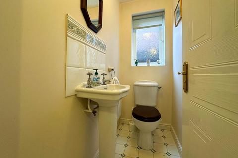 38 Azalea Drive, Trowbridge, BA14 9GG