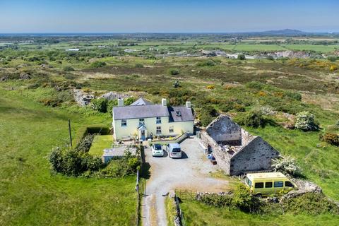 undefined, Gwalchmai, Isle of Anglesey, LL65