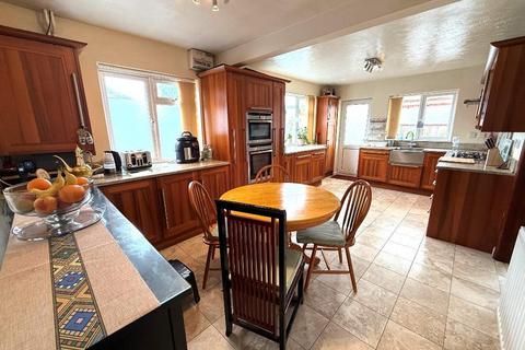 3 bedroom semi-detached bungalow for sale, Sundon Park, Luton LU3