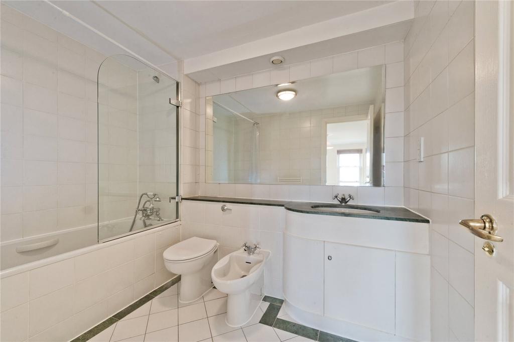 En-Suite Bathroom