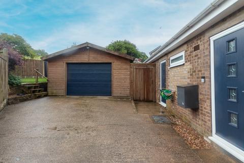 2 bedroom bungalow for sale, Deanwood Crescent, Allerton, Bradford, West Yorkshire, BD15