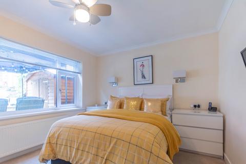 2 bedroom bungalow for sale, Deanwood Crescent, Allerton, Bradford, West Yorkshire, BD15