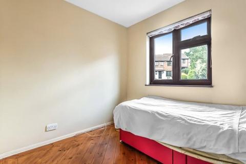 2 Caddis Close, Stanmore, HA7 3TL
