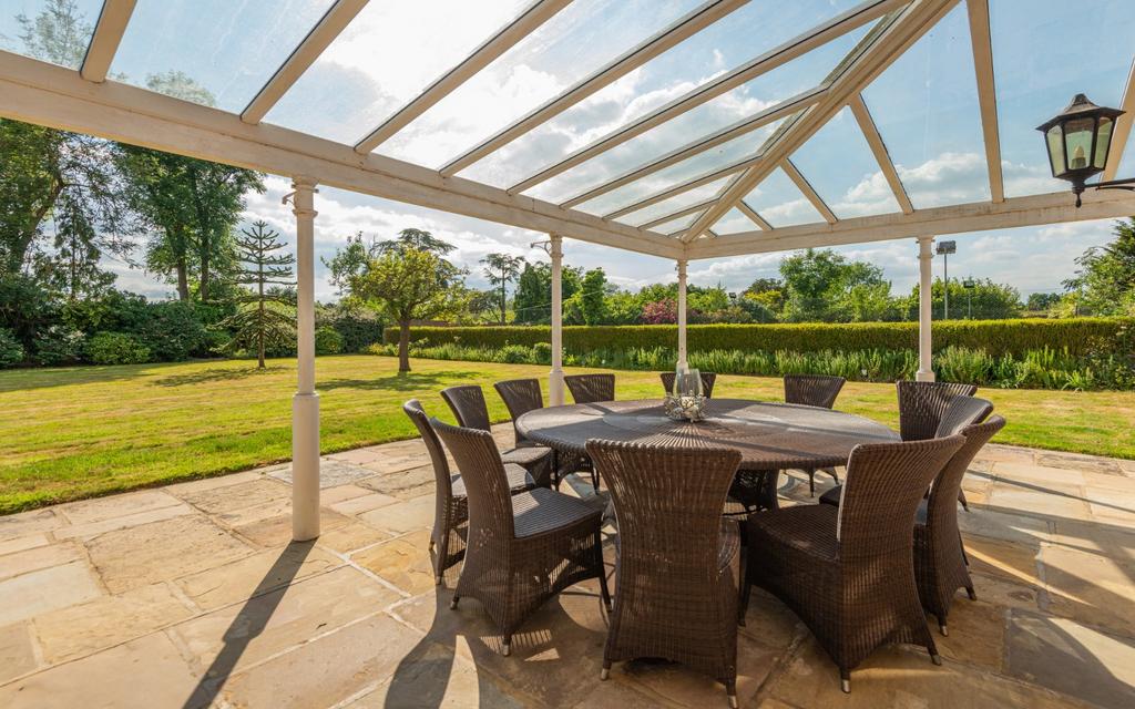 Al Fresco Dining