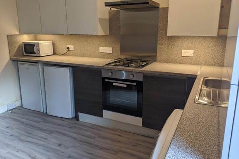 4 bedroom flat to rent, 105A 1/2 Nethergate, ,