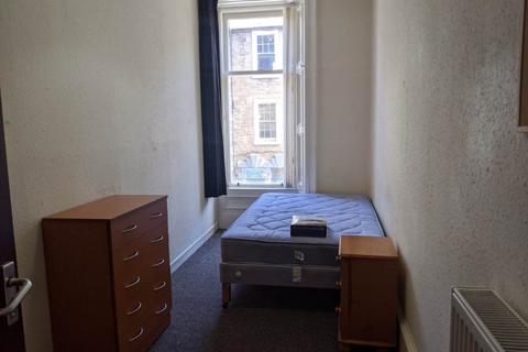 4 bedroom flat to rent, 105A 1/2 Nethergate, ,