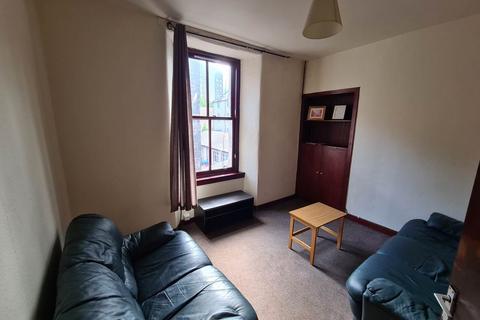 5 bedroom flat to rent, 119 2/1 Nethergate, ,