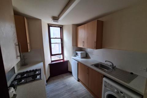 5 bedroom flat to rent, 119 2/1 Nethergate, ,
