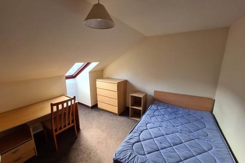 5 bedroom flat to rent, 119 2/1 Nethergate, ,