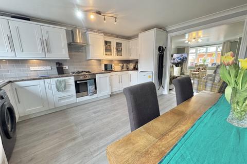 4 Queens Avenue, Dalton Le Dale, Seaham, SR7 8EX