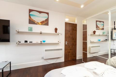 Studio to rent, Cumberland Terrace Mews, London NW1