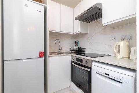 Studio to rent, Cumberland Terrace Mews, London NW1