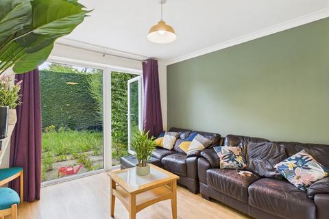 1 bedroom in a house share to rent, Braithwait Close