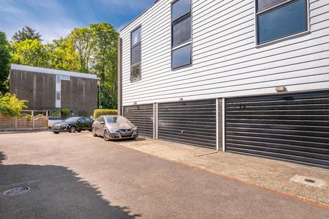 20 Bankside Close, Carshalton, SM5 3SB