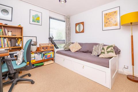 20 Bankside Close, Carshalton, SM5 3SB