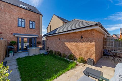 3 bedroom semi-detached house for sale, Kelly Gardens, Hertfordshire CM21
