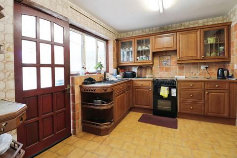 3 bedroom semi-detached house for sale, Valley Side, London E4