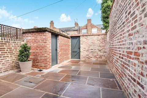 4 bedroom terraced house to rent, Cromer Street, York YO30
