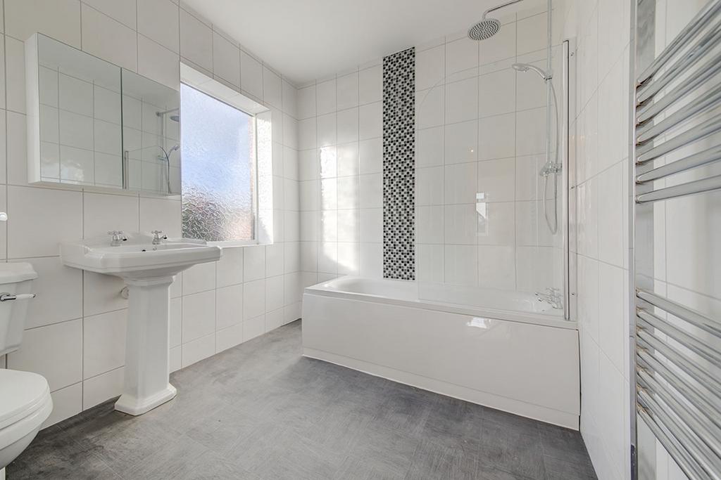 Family Bathroom/WC