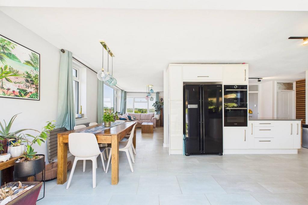 Open plan living room, kitchen & dining area