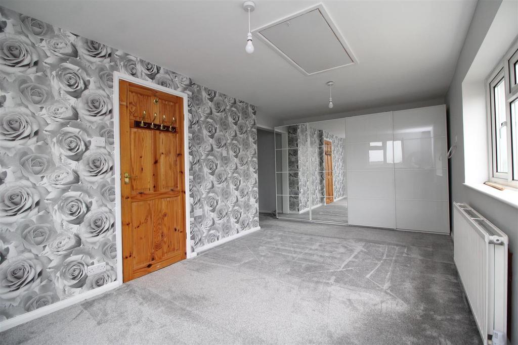Bedroom 1 .JPG