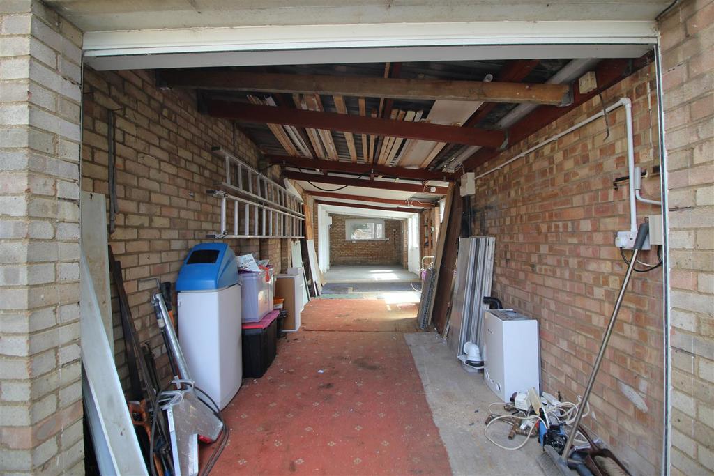 Garage 1 .JPG