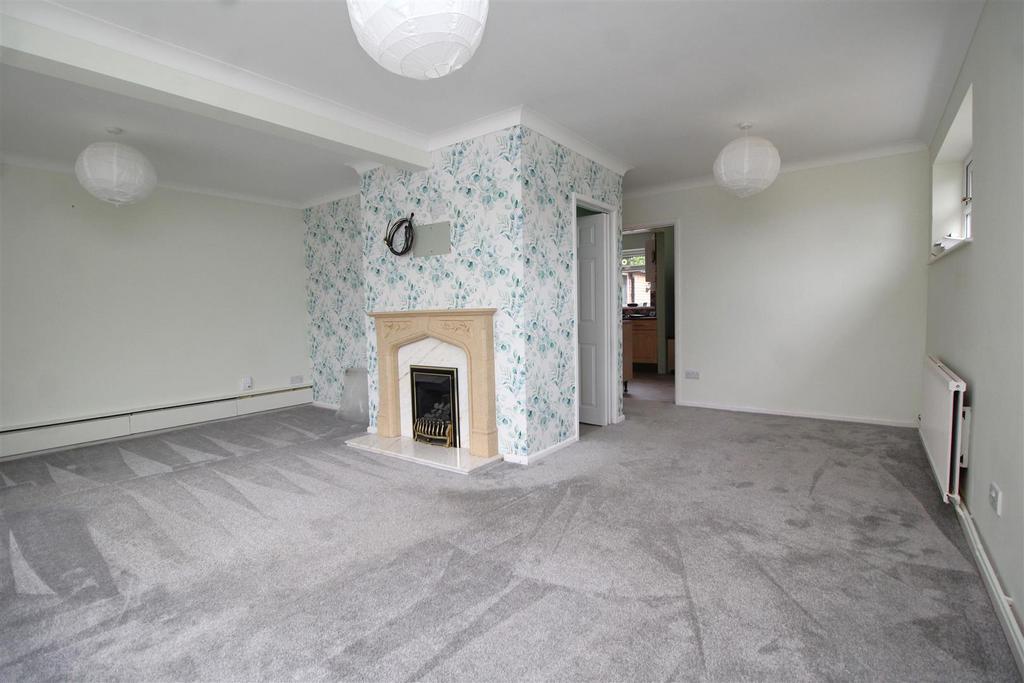 Living room 1.JPG