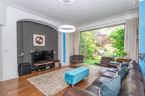 4 Tetherdown, London, N10 1NB