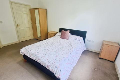 62 Hadfield Close, Rusholme, Manchester, M14 5LY