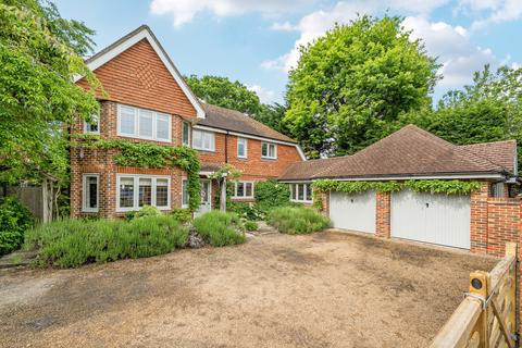 Heathlands Beacon View Road, Elstead, Godalming, GU8 6DT