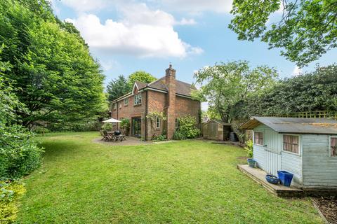 Heathlands Beacon View Road, Elstead, Godalming, GU8 6DT