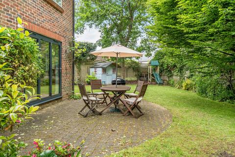 Heathlands Beacon View Road, Elstead, Godalming, GU8 6DT