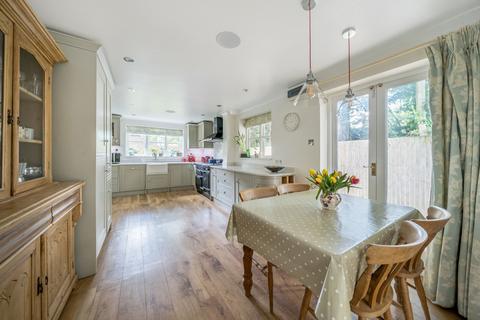 Heathlands Beacon View Road, Elstead, Godalming, GU8 6DT