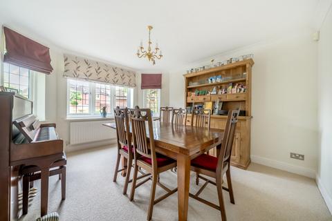Heathlands Beacon View Road, Elstead, Godalming, GU8 6DT