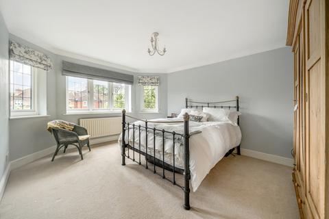 Heathlands Beacon View Road, Elstead, Godalming, GU8 6DT