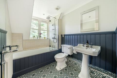 Heathlands Beacon View Road, Elstead, Godalming, GU8 6DT