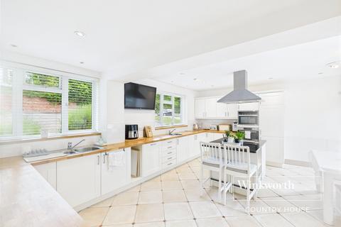 4 Sheep Walk, Emmer Green, Reading, RG4 8NE