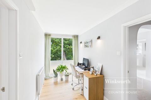 4 Sheep Walk, Emmer Green, Reading, RG4 8NE