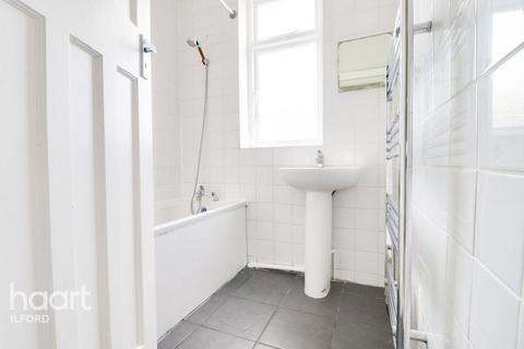 3 bedroom terraced house to rent, Highwood Gardens, ILFORD