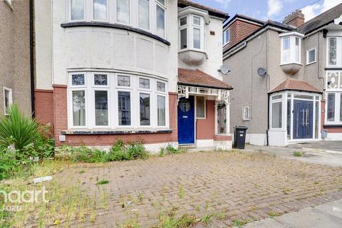 3 bedroom terraced house to rent, Highwood Gardens, ILFORD