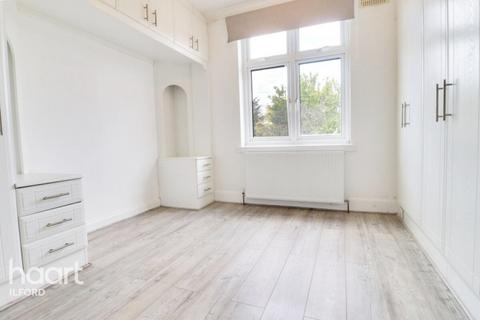 3 bedroom terraced house to rent, Highwood Gardens, ILFORD