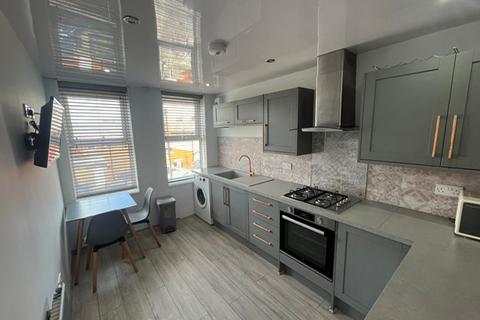 2 bedroom flat to rent, Symonds Road Preston PR2 3PQ