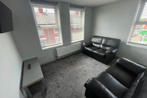 2 bedroom flat to rent, Symonds Road Preston PR2 3PQ