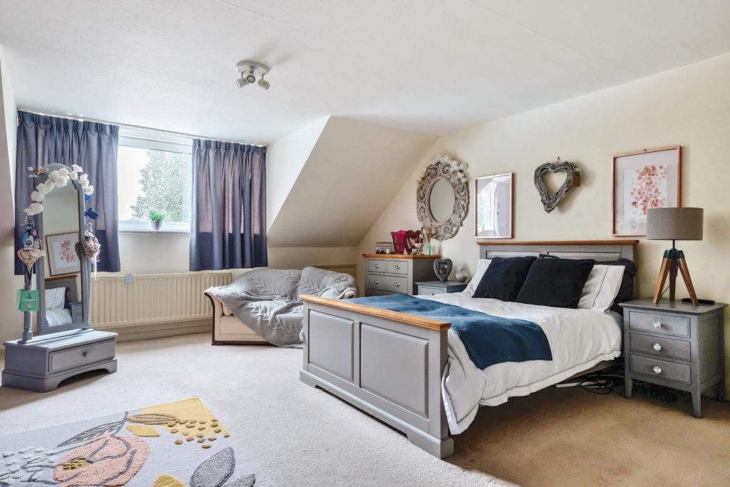 1301062-17-6835b747799d8.nef