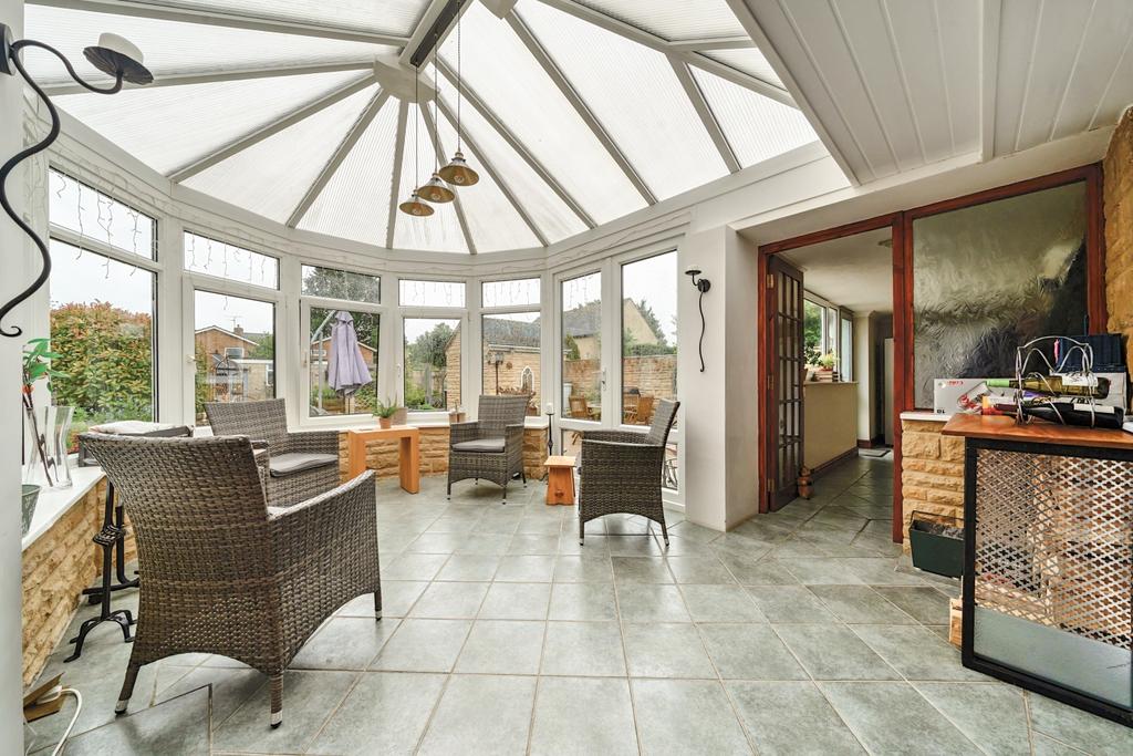 1301062-5-6835b607179f0.nef