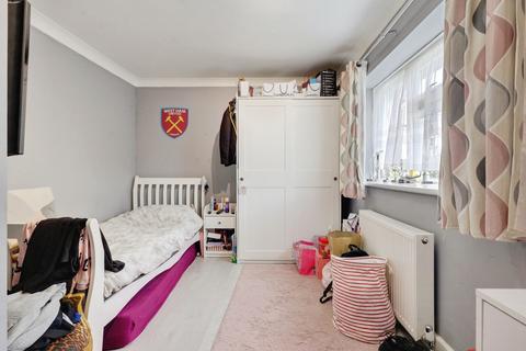 73 Bardfield, Basildon, SS16 4JW